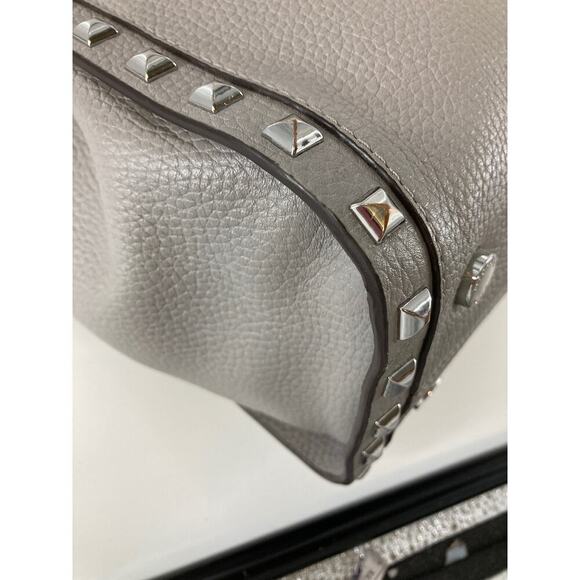 MICHAEL KORS LARGE GRAY PEBBLED LEATHER STUDED SHOULDER BAG - Picture 8 of 16